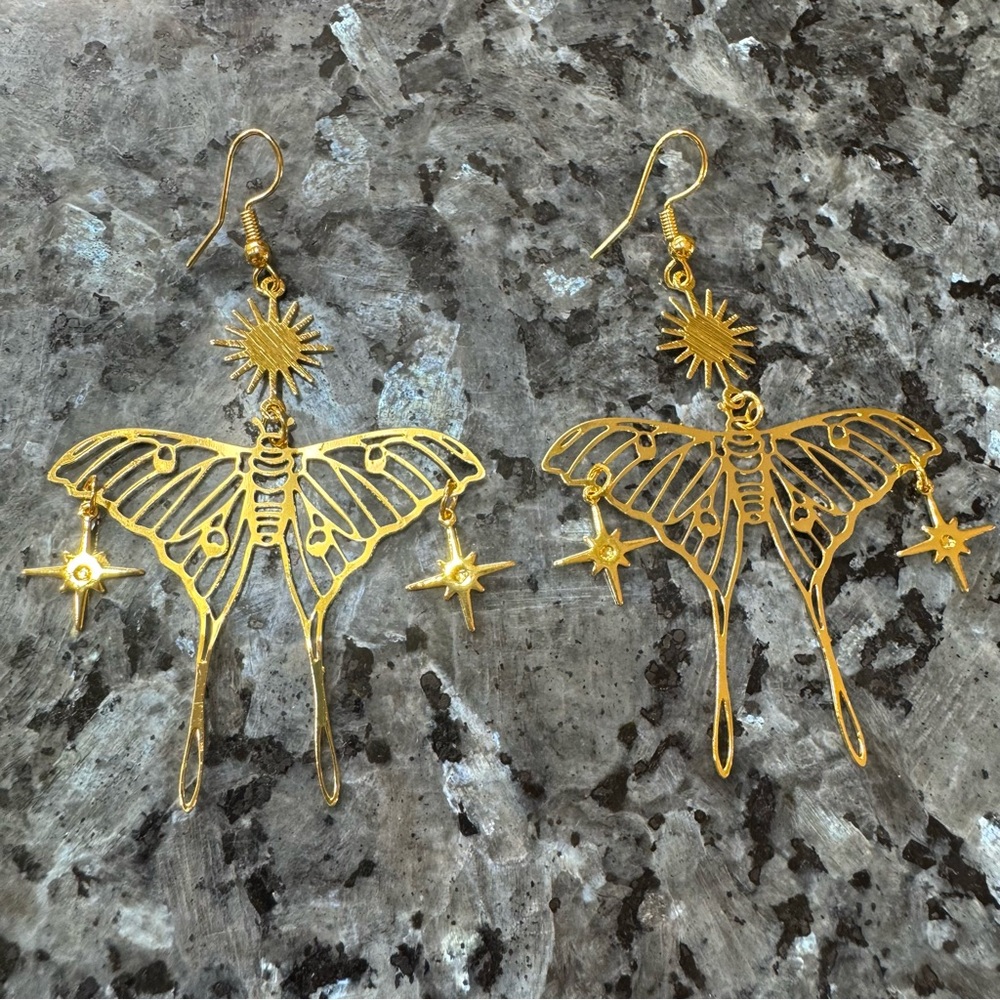 2/$29 or 3/$39 NWOT Gold Butterfly Dangling Earrings with Stars - Picture 3 of 5